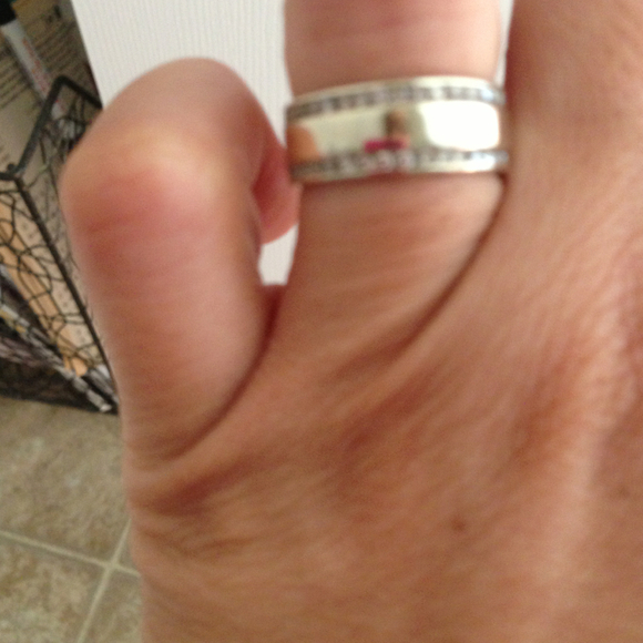 Profile Picture of Philippa Stanton (@redlocs) on Poshmark