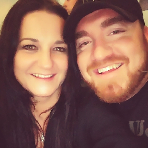 Profile Picture of Tina Broda (@tinabroda) on Poshmark