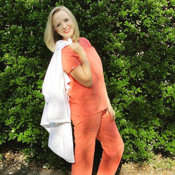 Profile Picture of Baylee Wilson (@bayleewilson) on Poshmark