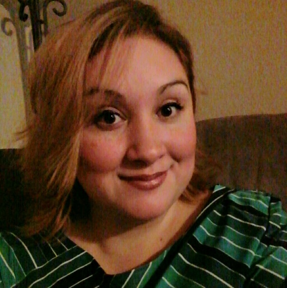 Profile Picture of Jeannette Fontenot (@janetsstuff) on Poshmark