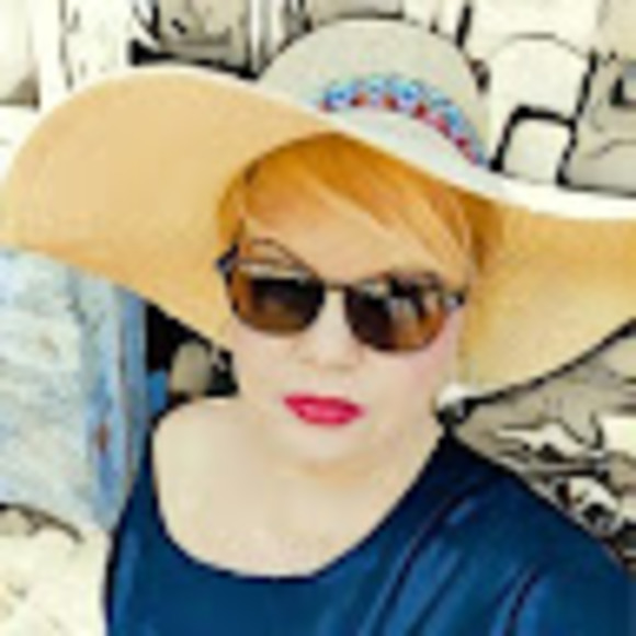 Profile Picture of Doris Adams (@dadams1302) on Poshmark