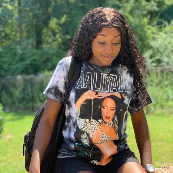 Profile Picture of Alexia Grant (@lexiaaa28) on Poshmark