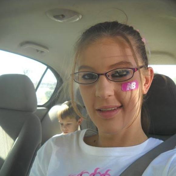 Profile Picture of Amber Adams stuckey (@amberstuckey) on Poshmark
