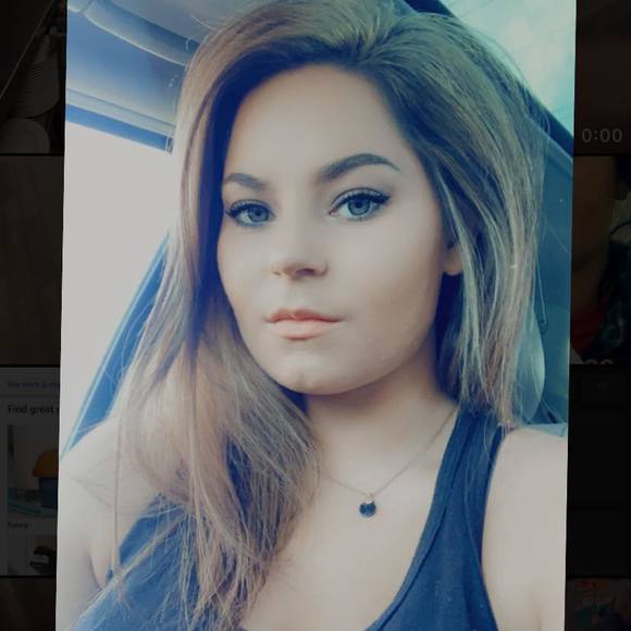 Profile Picture of Tessa Batchelor (@tessabatchelor) on Poshmark