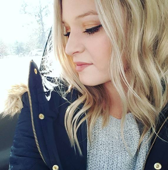 Profile Picture of Crystal Beech (@crystalbeech12) on Poshmark