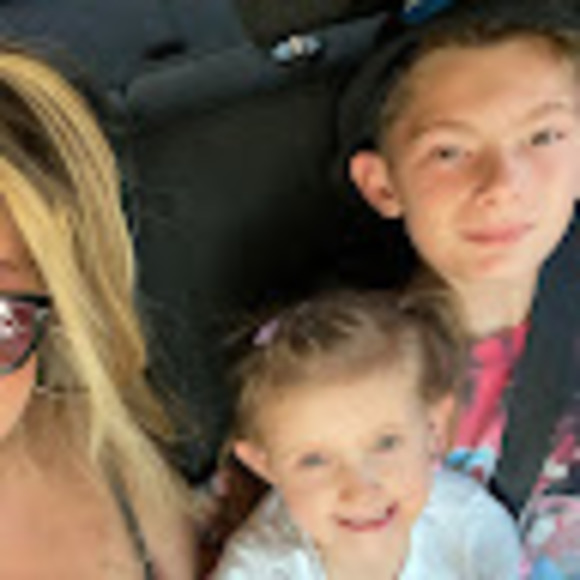 Profile Picture of Tracy Tracy (@tracytracy212) on Poshmark