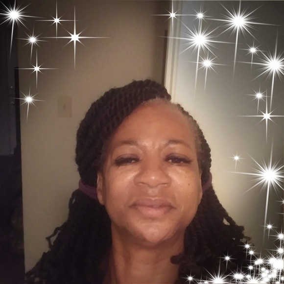 Profile Picture of Alice Mountique (@alicemountique) on Poshmark
