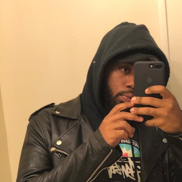 Profile Picture of Jordon Moore (@jord15) on Poshmark