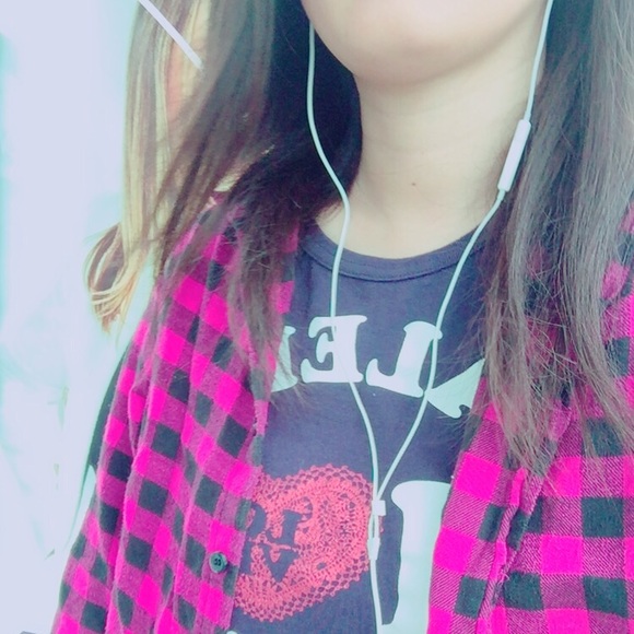 Profile Picture of Kahana Ogawa (@kahanaland) on Poshmark