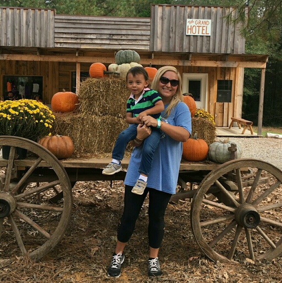 Profile Picture of Kim Spangler (@kspangler728) on Poshmark