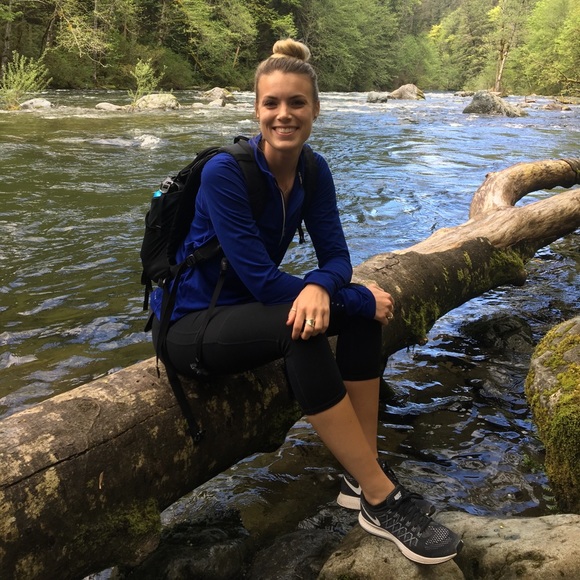 Profile Picture of Danielle Fredricks (@danfred) on Poshmark