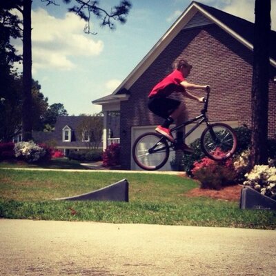 Profile Picture of Jeremy Hartsell (@jbreeezzzy24) on Twitter