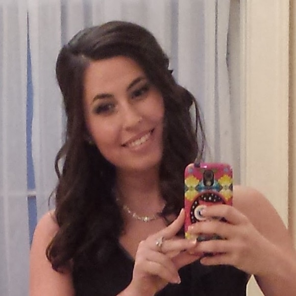 Profile Picture of Aimee Adelfio (@aimee626) on Poshmark