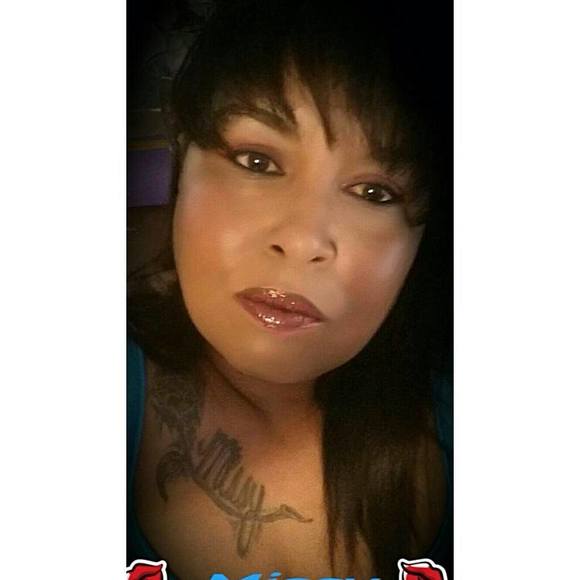 Profile Picture of Melissa Davila (@missysoloved) on Poshmark