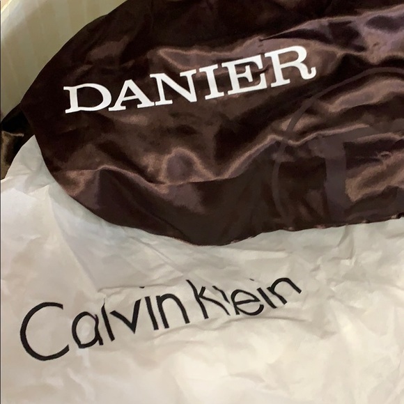 Sarah Meriam - Poshmark Profile Picture of Sarah Meriam (@stylnsuzy) on Poshmark