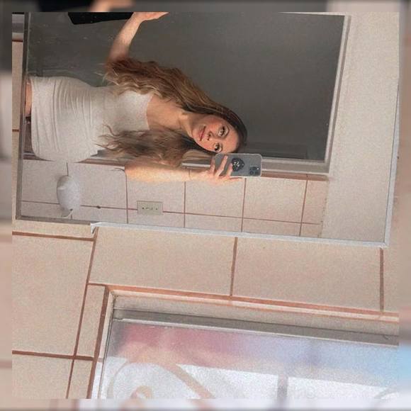 Profile Picture of Paulina Rendon (@paulinarendon) on Poshmark