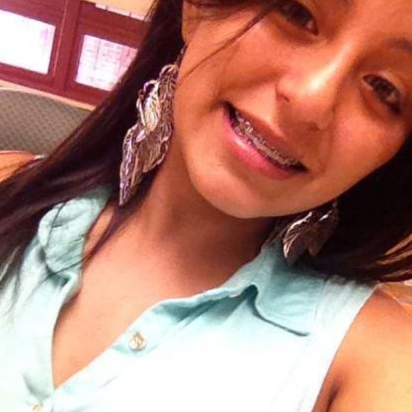 Profile Picture of Paola Sanchez (@paola31613) on Poshmark