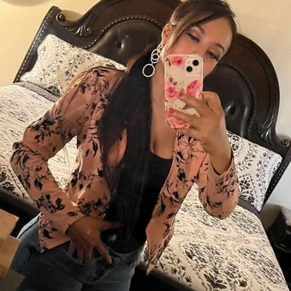 Profile Picture of Norma Suarez (@suareznorma127) on Poshmark