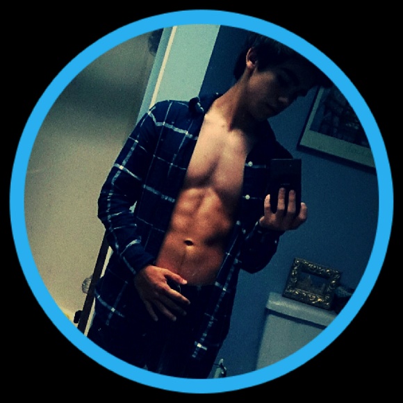 Profile Picture of Nicholas Leanos (@nicholas_leanos) on Poshmark