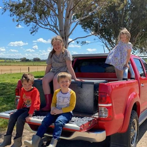 Robyn Tyburski - Poshmark Profile Picture of Robyn Tyburski (@robynt62) on Poshmark