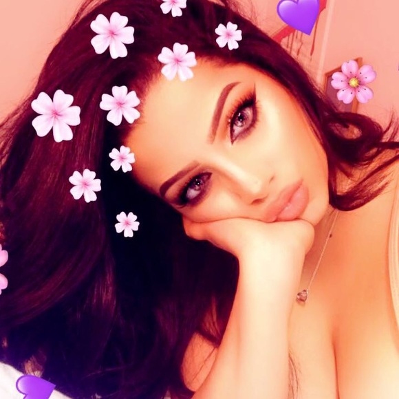 Profile Picture of Yvonne Rizkalla (@yrizkalla) on Poshmark