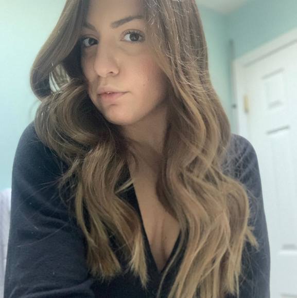 Profile Picture of Alyssa Schweter (@alyssa_schweter) on Poshmark