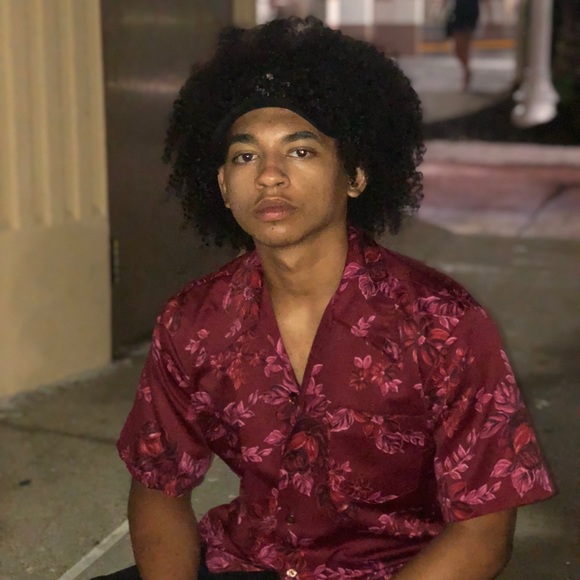 Profile Picture of John Amarante (@dosyjohn) on Poshmark
