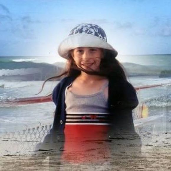 Profile Picture of Daniela Bruzzi (@bubl29) on Poshmark