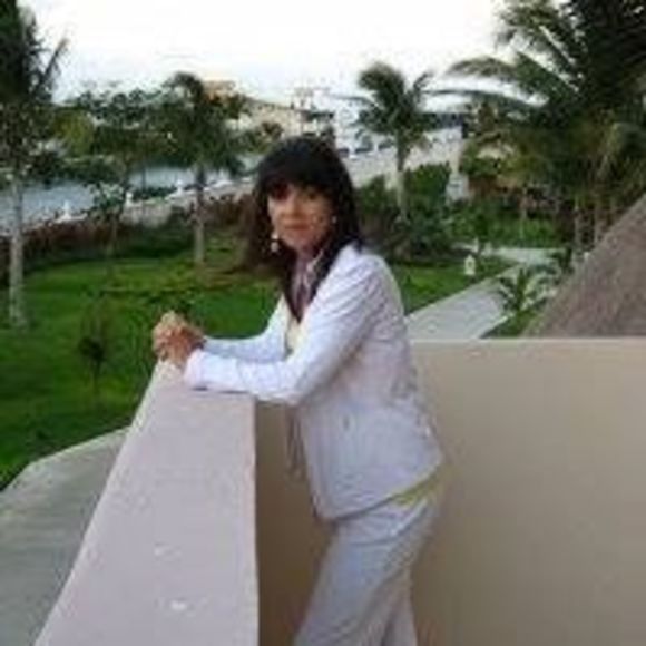 Profile Picture of Christine Ebbers (@c_ebbers) on Poshmark