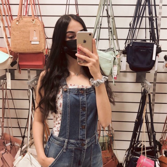 Profile Picture of Emily Shalomov (@emmy01867) on Poshmark