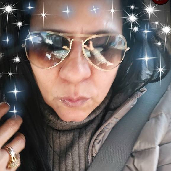 Profile Picture of Carla Rossell (@carlarossell) on Poshmark