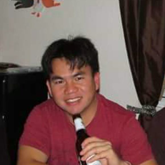 Profile Picture of Bee Xiong (@beexiong597) on Poshmark