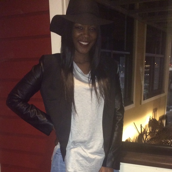 Profile Picture of Raysean Pugh (@raysean) on Poshmark