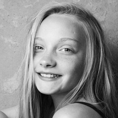 Profile Picture of Julia Barfield (@generallyjulia) on Twitter
