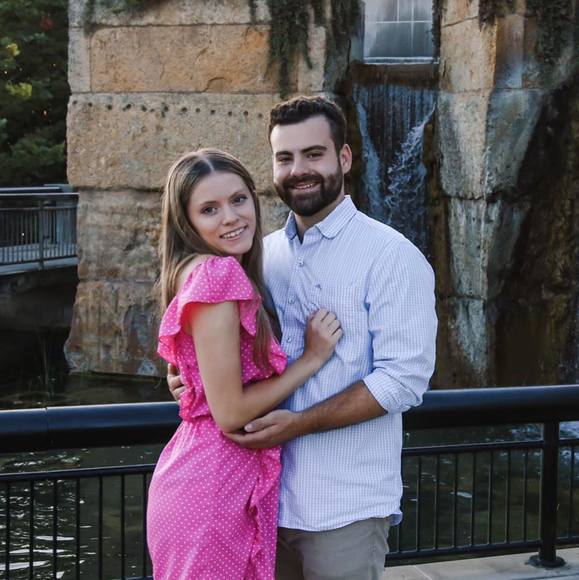 Profile Picture of Hannah Glazer (@hvglazer) on Poshmark