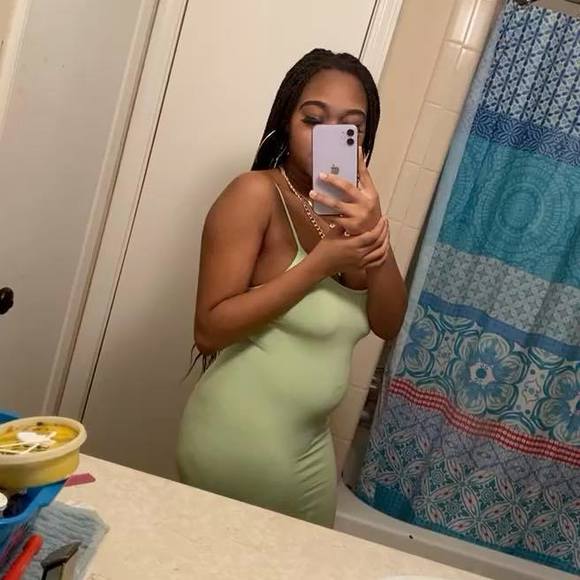 Profile Picture of Møñìqúé Brøxtøñ (@barbiee_bish18) on Poshmark