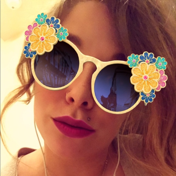 Profile Picture of Joanne Vickerman (@rhymenocerous03) on Poshmark