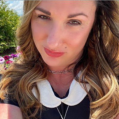 Profile Picture of JLArmentrout (@@JLArmentrout) on Twitter