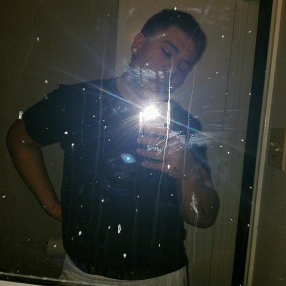 Profile Picture of Matthew Barrera (@matthewb33) on Poshmark