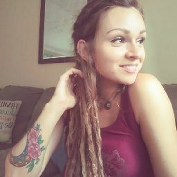 Profile Picture of Rachel Fine (@wildflowerdread) on Poshmark