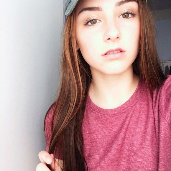 Profile Picture of Liz Generaux (@generaux_liz) on Poshmark