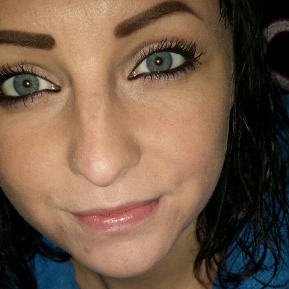 Profile Picture of Shawnti Danckert (@shawntibeall) on Poshmark