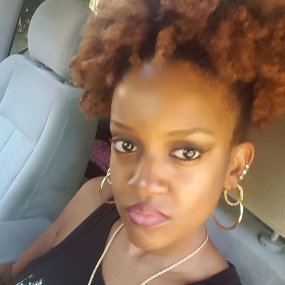 Profile Picture of Davina Grant (@davinagrant) on Poshmark