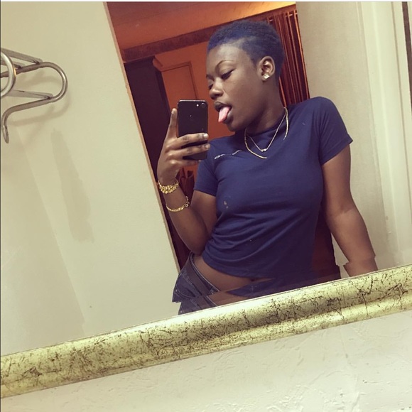 Profile Picture of Trinette Smith (@dickhilly16) on Poshmark