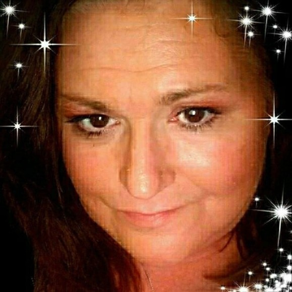 Profile Picture of Crystie Faulkner (@gracefulchicky) on Poshmark