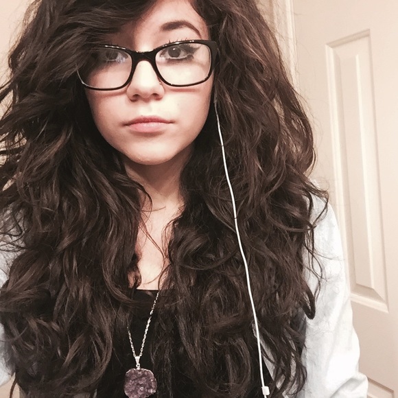 Profile Picture of Miranda Alvarado (@mirandalarissa) on Poshmark