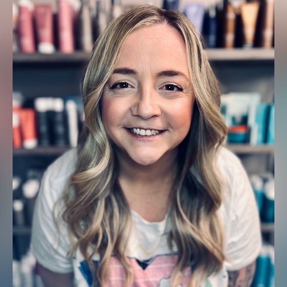 Elizabeth Rolbiecki - Poshmark Profile Picture of Elizabeth Rolbiecki (@londosmom) on Poshmark