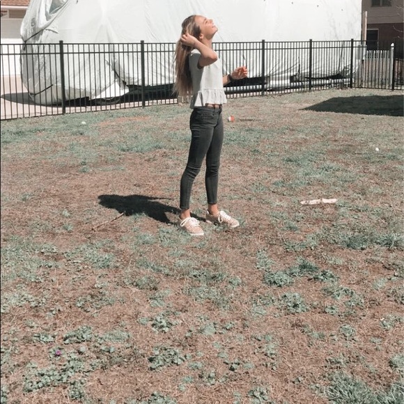 Profile Picture of Taylor Sivils (@taylor375) on Poshmark