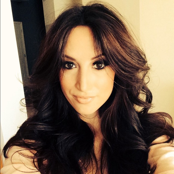 Profile Picture of Inez Leogrande (@inezoo7) on Poshmark