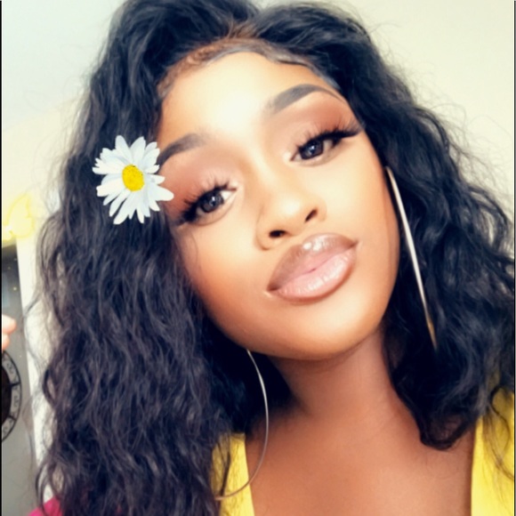 Profile Picture of Aleiriah Brunswick (@kalmekitty) on Poshmark